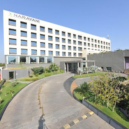Narayani Heights, Ahmedabad Hotel Buitenkant foto