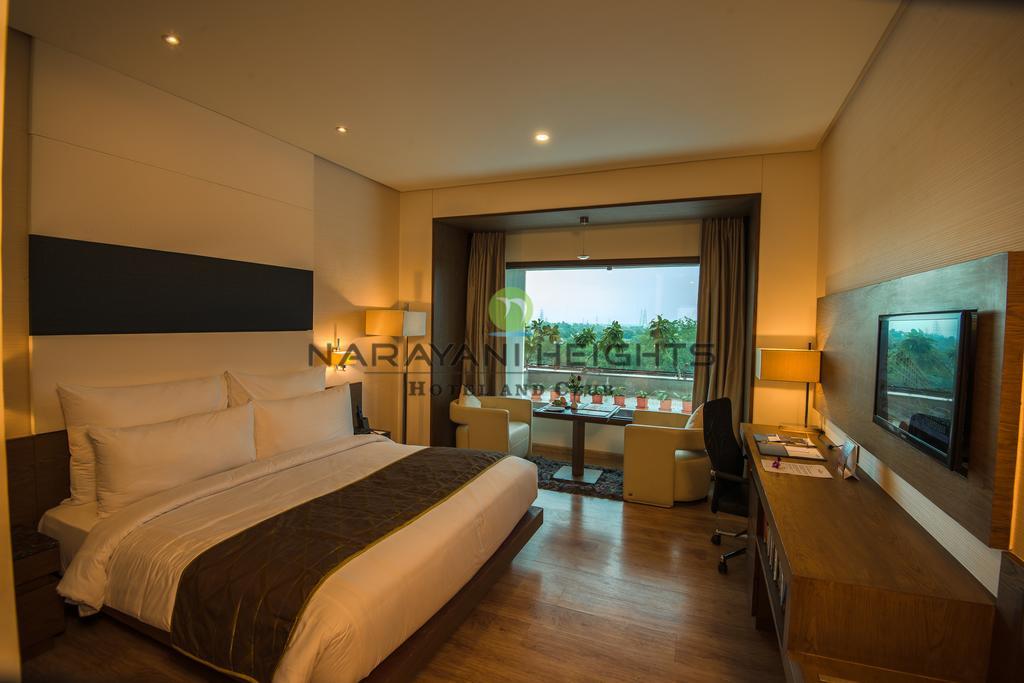 Narayani Heights, Ahmedabad Hotel Buitenkant foto
