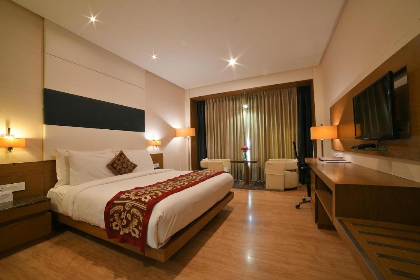 Narayani Heights, Ahmedabad Hotel Buitenkant foto