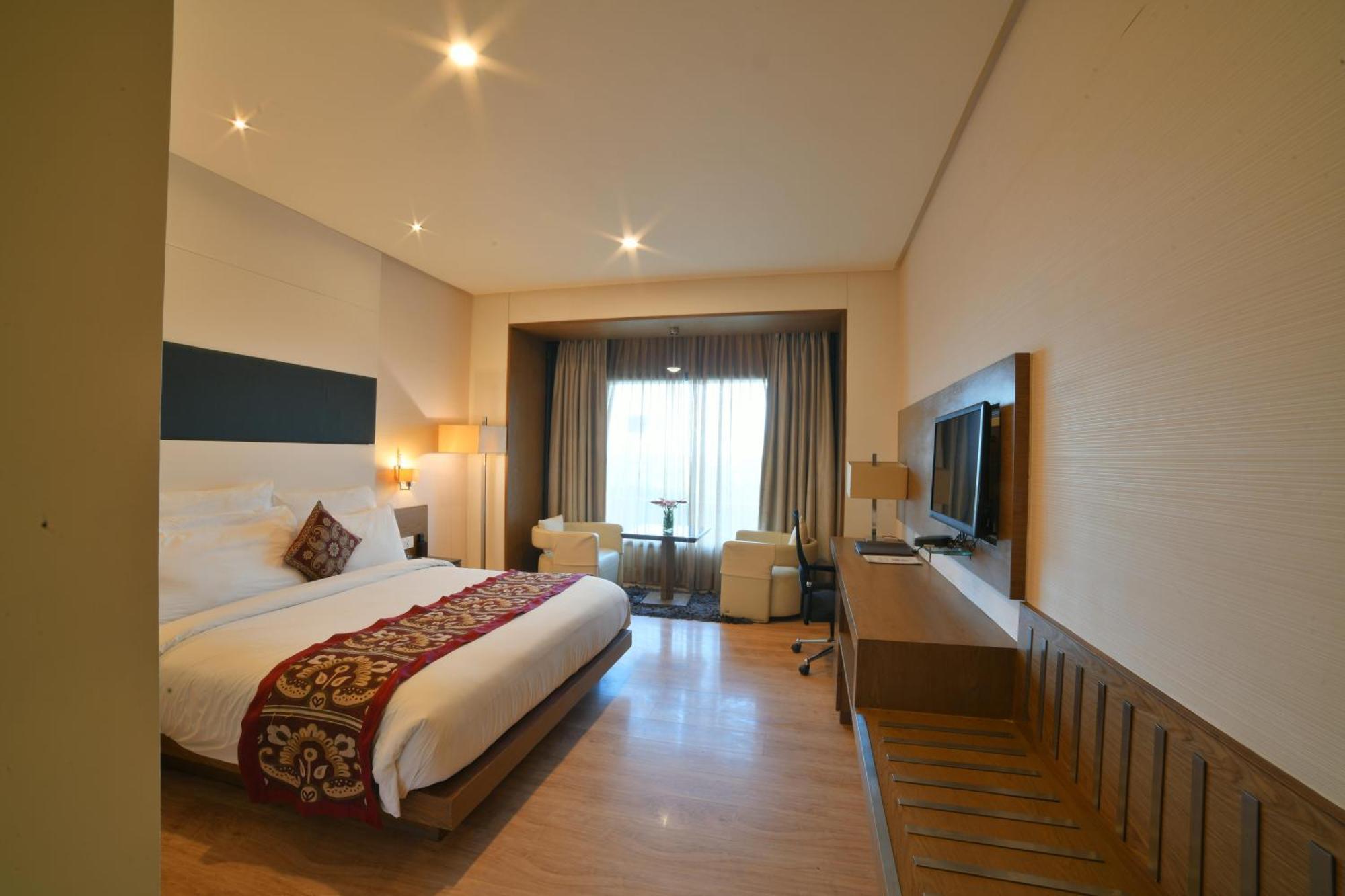 Narayani Heights, Ahmedabad Hotel Buitenkant foto