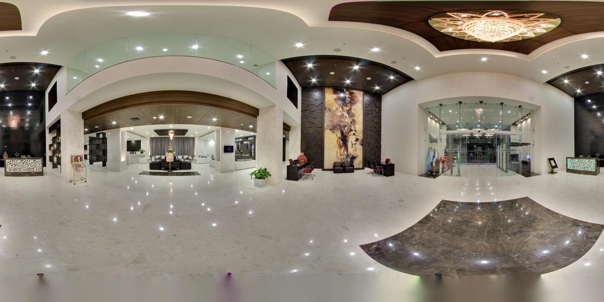 Narayani Heights, Ahmedabad Hotel Buitenkant foto