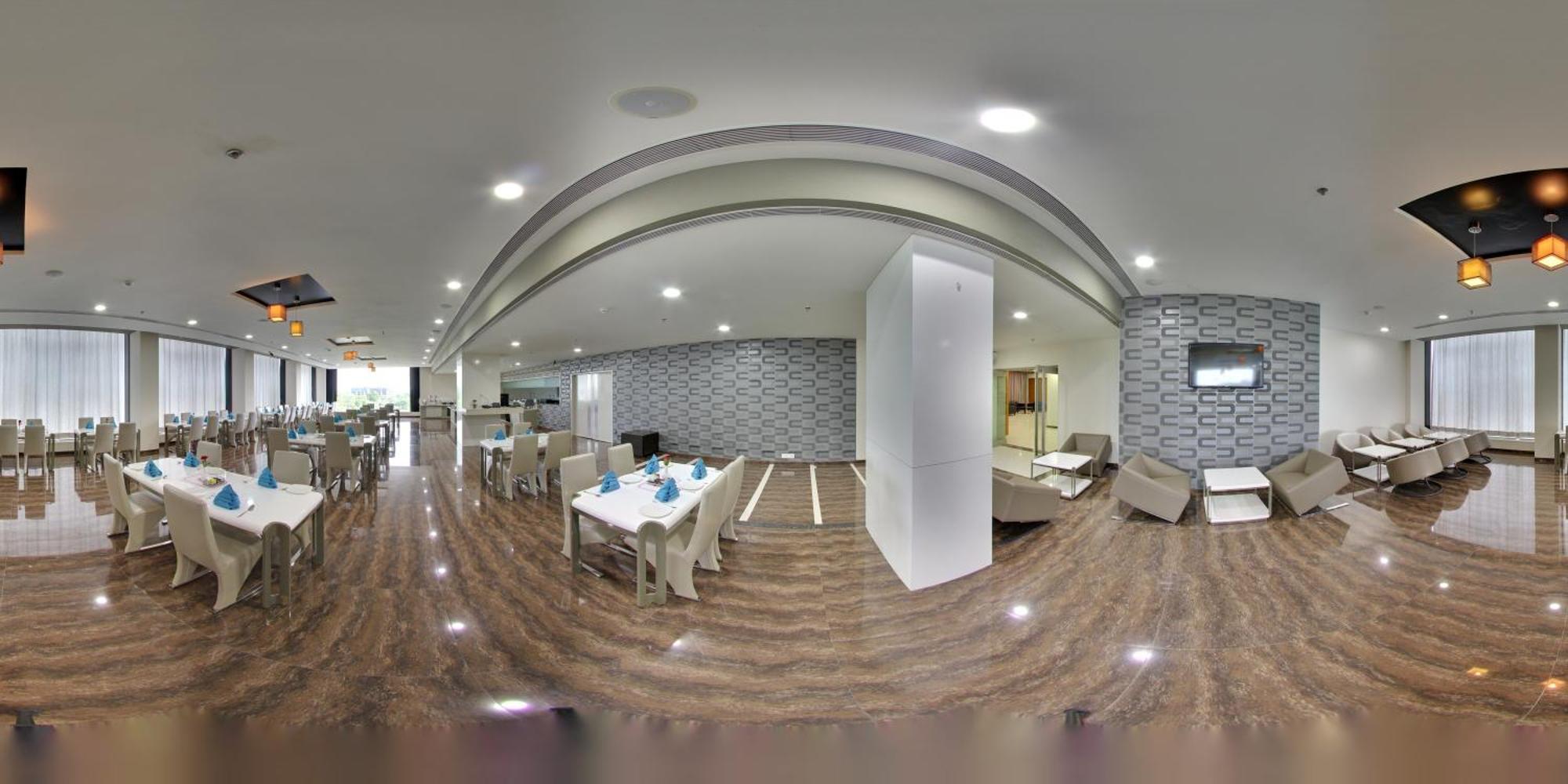 Narayani Heights, Ahmedabad Hotel Buitenkant foto
