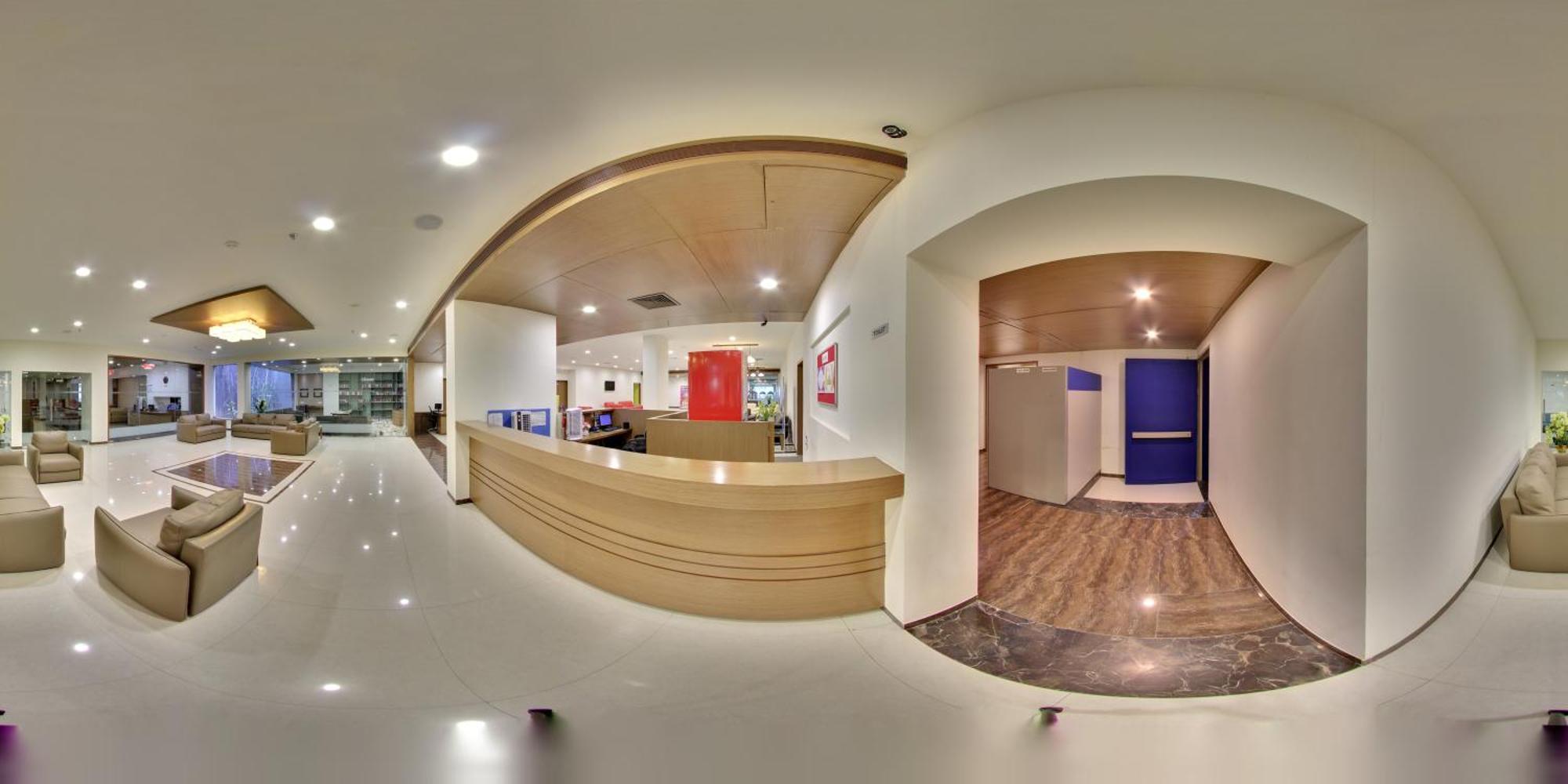 Narayani Heights, Ahmedabad Hotel Buitenkant foto