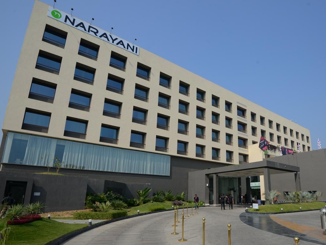 Narayani Heights, Ahmedabad Hotel Buitenkant foto